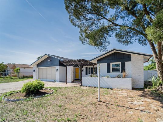 Attached, Exterior, Facade, Ranch