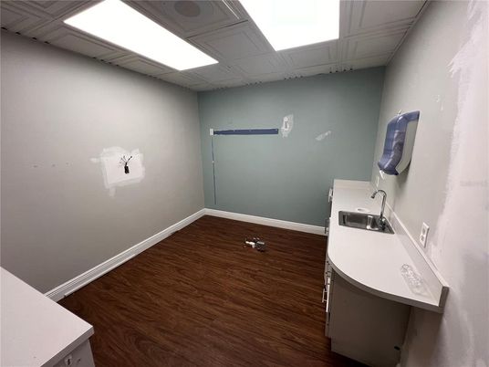 Interior, Recessed Lighting, Wood Texture Flooring