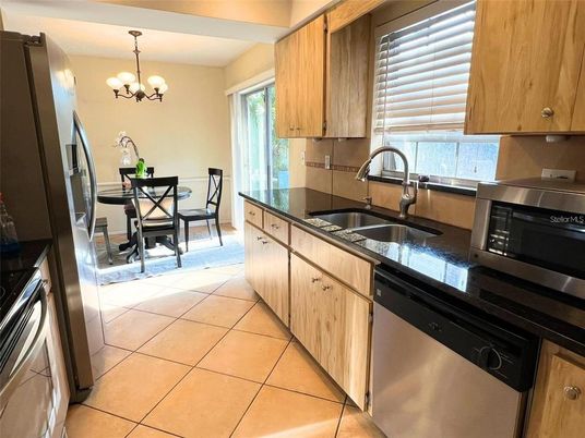 Chandelier, Dining room, Interior, Kitchen, Stainless Steel Appliances