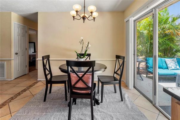Chandelier, Dining room, Interior