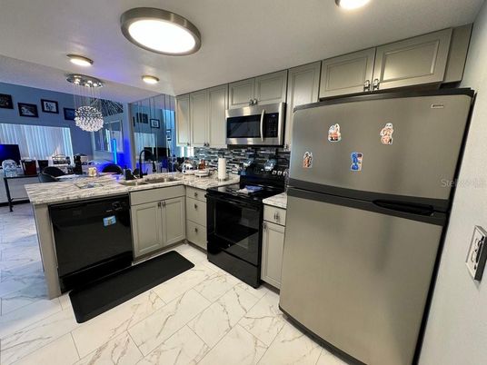 Chandelier, Dining room, Interior, Kitchen, Marble, Recessed Lighting, Stainless Steel Appliances