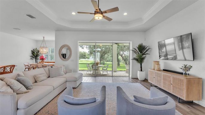 Dining room, Interior, Living room, Pendant Lights, Recessed Lighting, Wood Texture Flooring