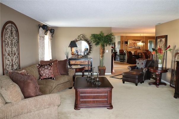 Dining room, Interior, Living room, Pendant Lights, Piano