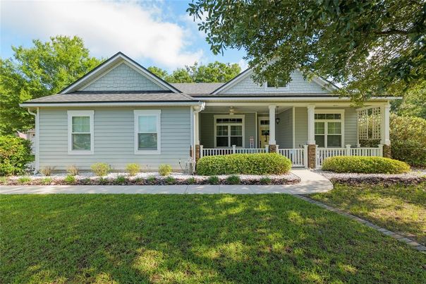 Exterior, Facade, Ranch