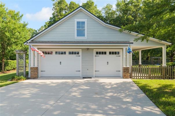 Attached, Exterior, Facade, American Craftsman