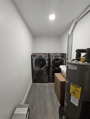 Interior, Recessed Lighting, Washer, Wood Texture Flooring