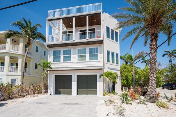Attached, Exterior, Facade, Modern