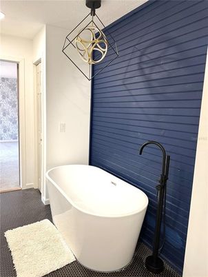 Bathroom, Free Standing Baths, Interior, Pendant Lights