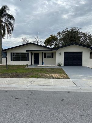 Attached, Exterior, Facade, Ranch