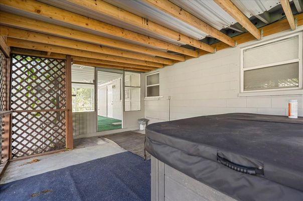 Hot Tub, Interior, Wooden Beams