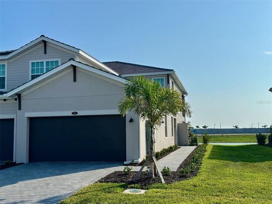 Attached, Exterior, Facade, Water, American Craftsman
