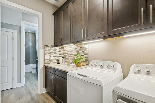 Interior, Washer, Wood Texture Flooring