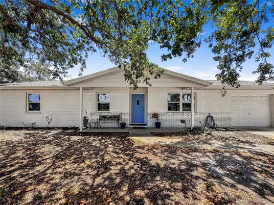 Attached, Exterior, Facade, Ranch