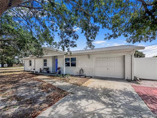 Attached, Exterior, Facade, Ranch