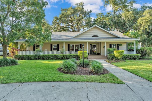 Exterior, Facade, Ranch
