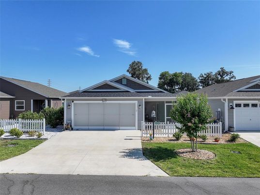 Attached, Exterior, Facade, Ranch