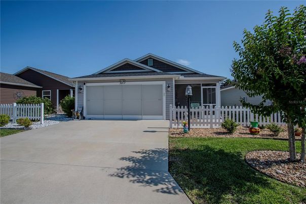 Attached, Exterior, Facade, American Craftsman