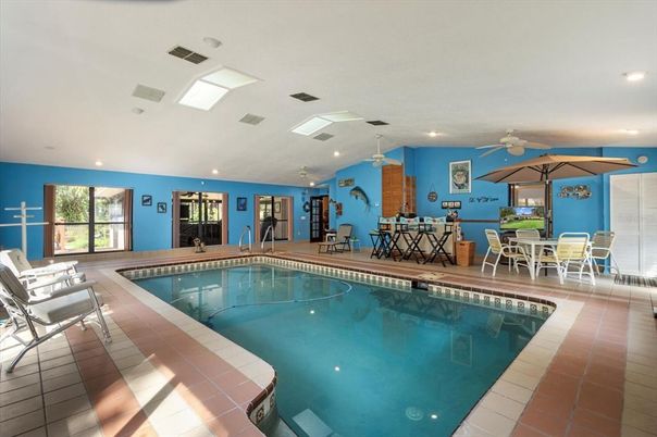 Dining room, Interior, Pool, Recessed Lighting