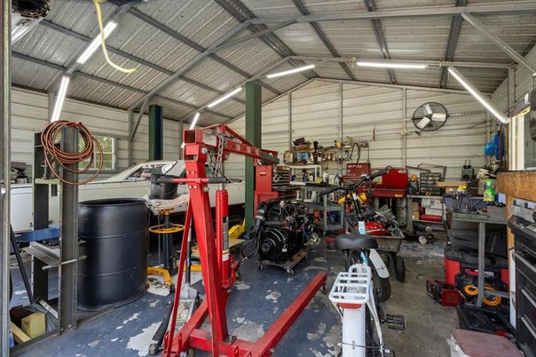 Garage, Interior