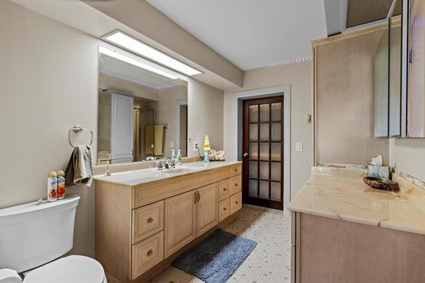 Bathroom, Dual Sink Vanities, Interior, Recessed Lighting