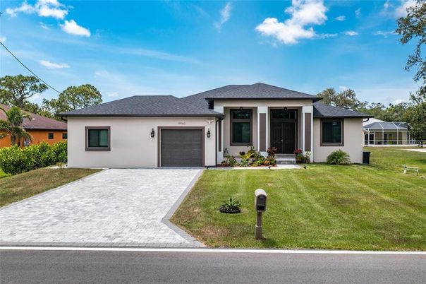Attached, Exterior, Facade, Ranch