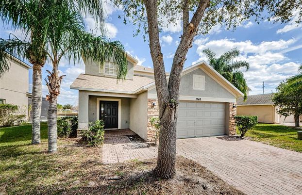 Attached, Exterior, Facade, Ranch