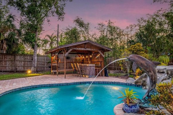 Exterior, Playground, Pool
