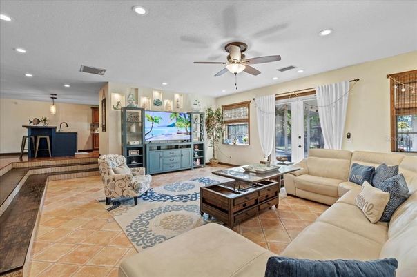 Interior, Living room, Pendant Lights, Recessed Lighting