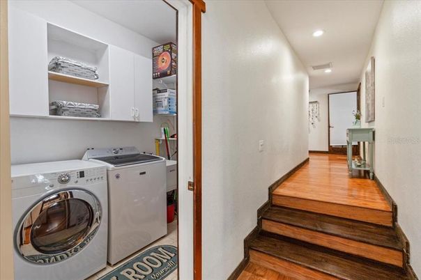 Interior, Recessed Lighting, Washer, Wood Texture Flooring