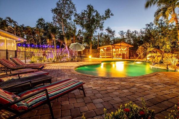Exterior, Pool
