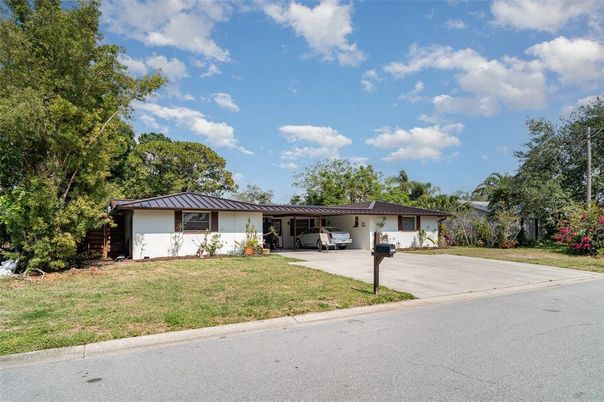 Attached, Exterior, Facade, Ranch