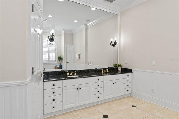 Bathroom, Dual Sink Vanities, Interior, Recessed Lighting