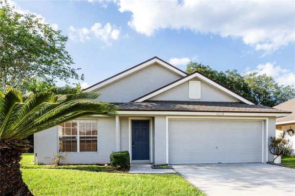 Attached, Exterior, Facade, Ranch