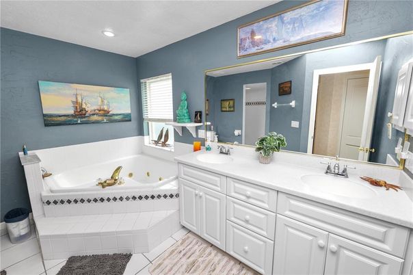 Bathroom, Dual Sink Vanities, Interior, Recessed Lighting