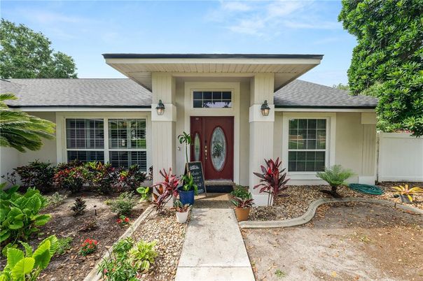 Exterior, Facade, Ranch