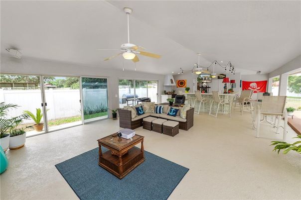 Dining room, Interior, Living room, Pendant Lights