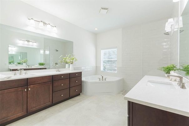 Bathroom, Dual Sink Vanities, Interior, Recessed Lighting