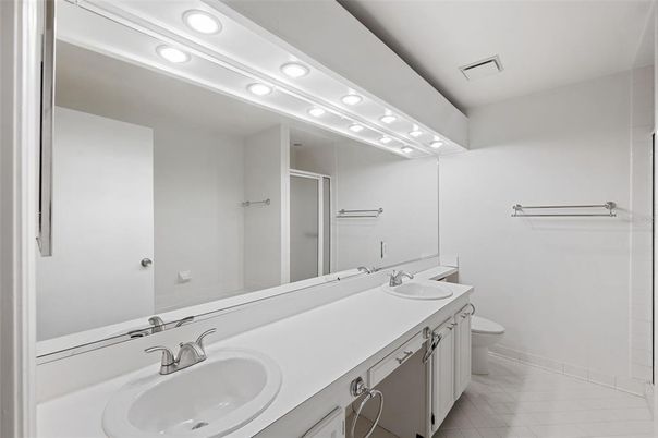 Bathroom, Dual Sink Vanities, Interior, Recessed Lighting