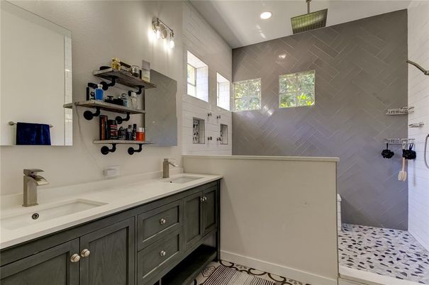 Bathroom, Dual Sink Vanities, Interior, Recessed Lighting