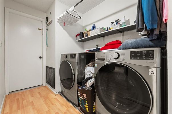 Interior, Utility Closets, Washer, Wood Texture Flooring