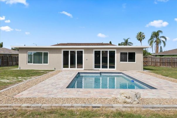 Exterior, Pool