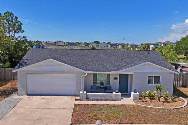 Attached, Exterior, Facade, Ranch