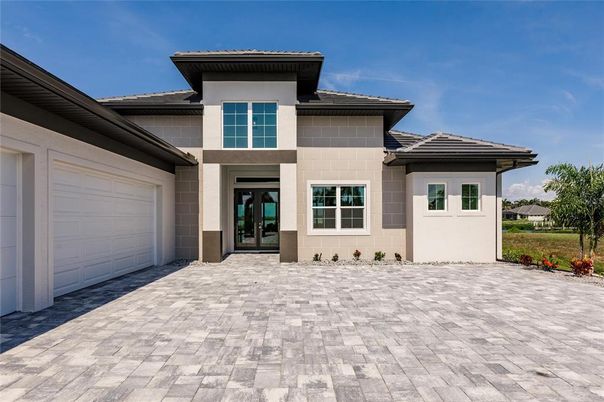 Attached, Exterior, Facade, Mediterranean