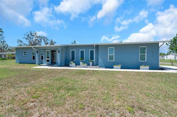 Backyard, Exterior, Facade, Ranch