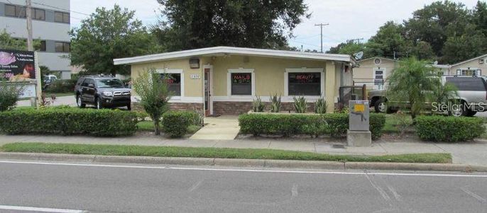 Exterior, Facade, Ranch