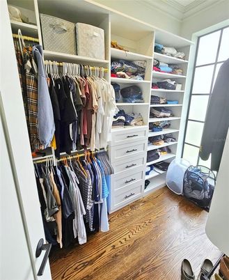 Interior, Walk-in Closets, Wood Texture Flooring