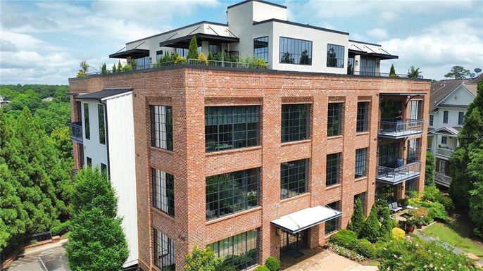 Exterior, Facade, Brick Facade, Rowhouse