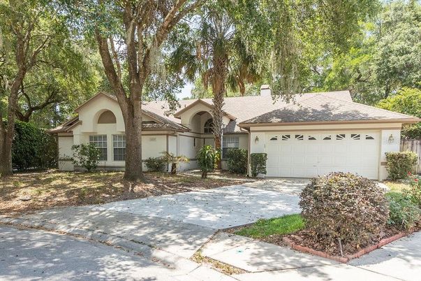 Attached, Exterior, Facade, Ranch