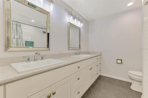 Bathroom, Dual Sink Vanities, Interior, Recessed Lighting