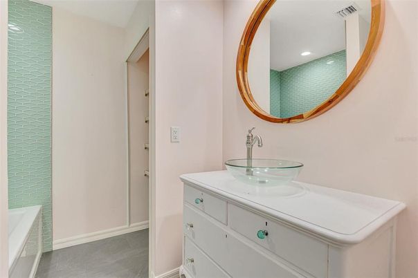 Bathroom, Interior, Recessed Lighting